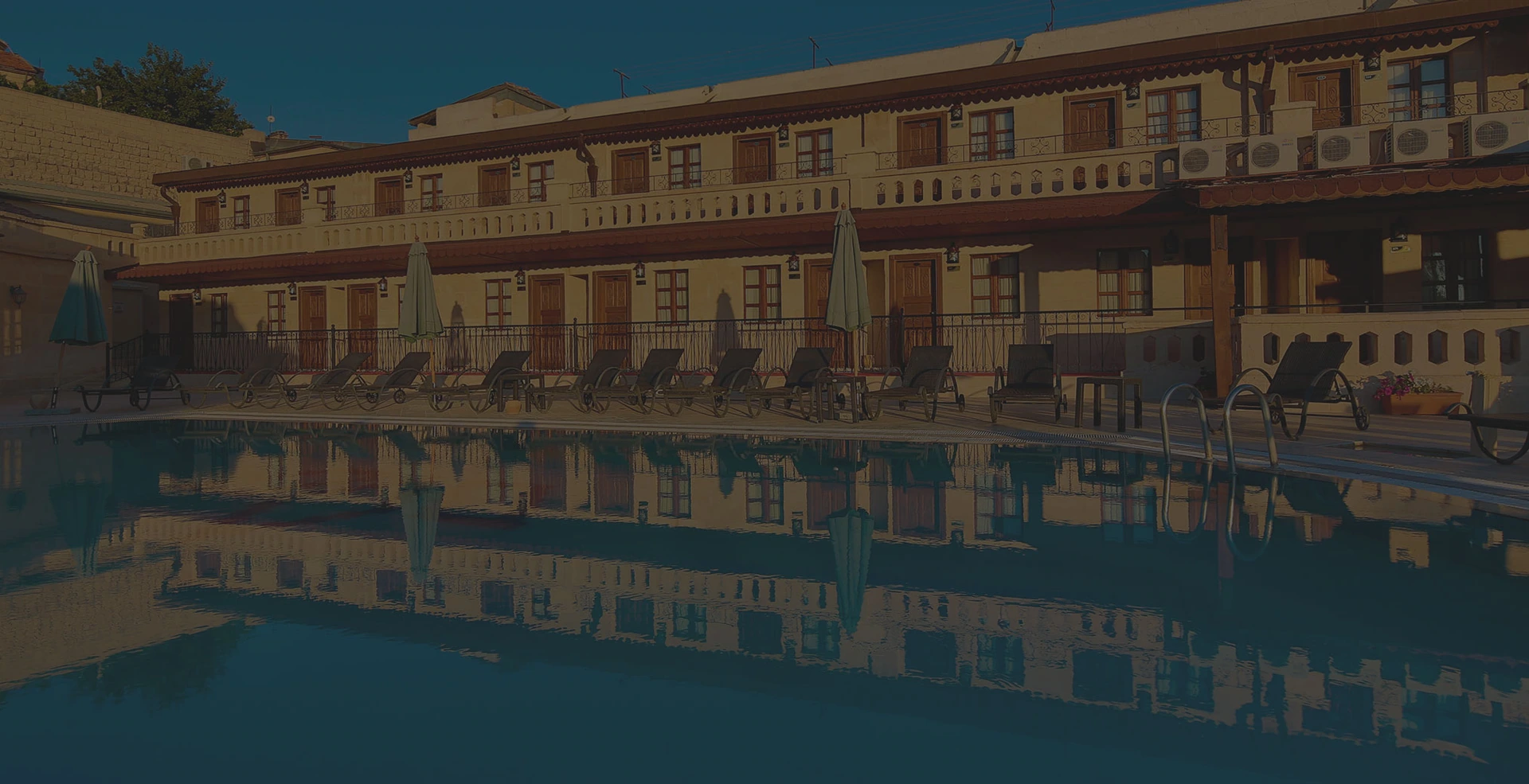 Burcu Kaya Hotel et sa piscine